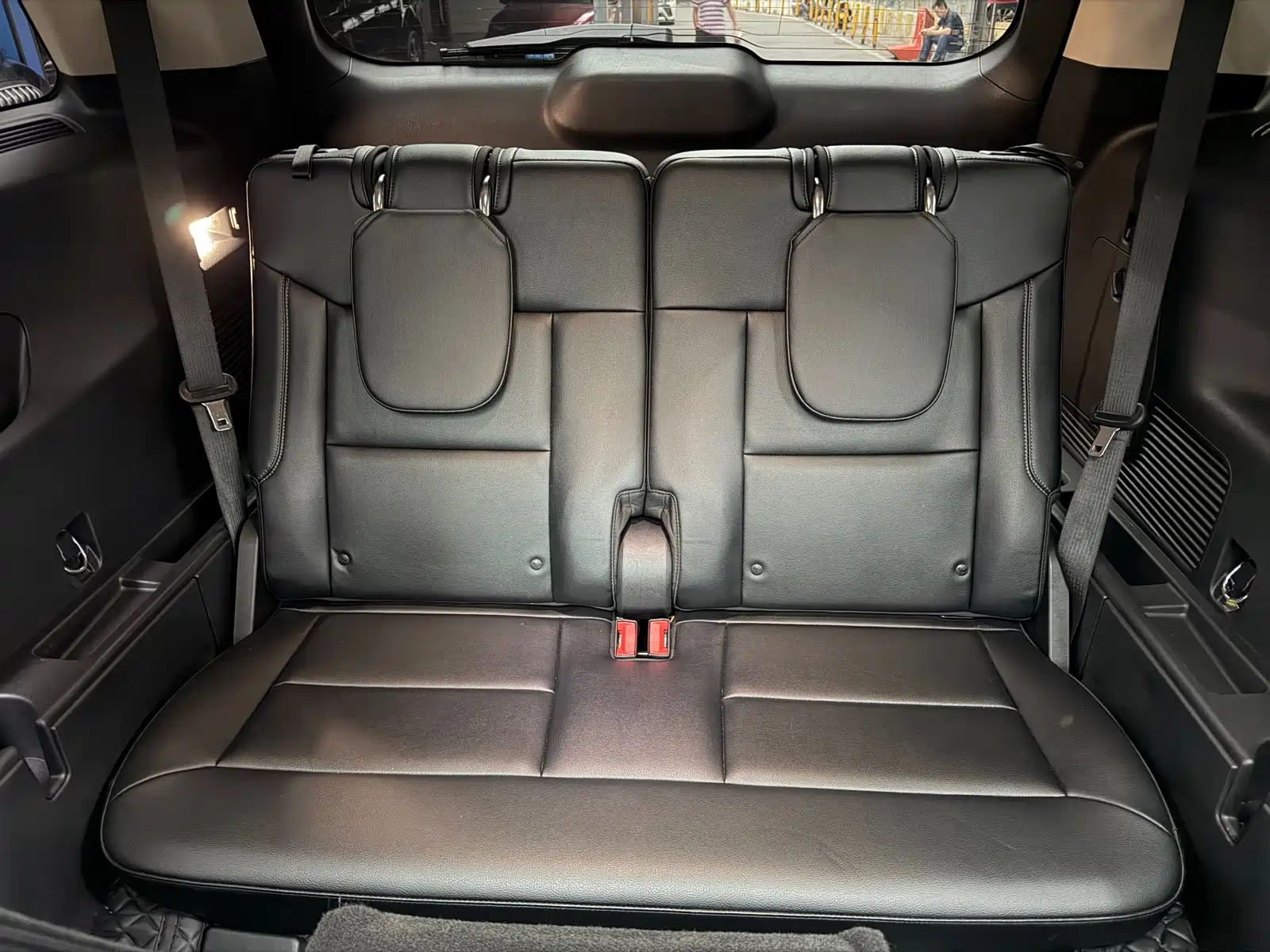 Photo 17 - Ford Explorer
