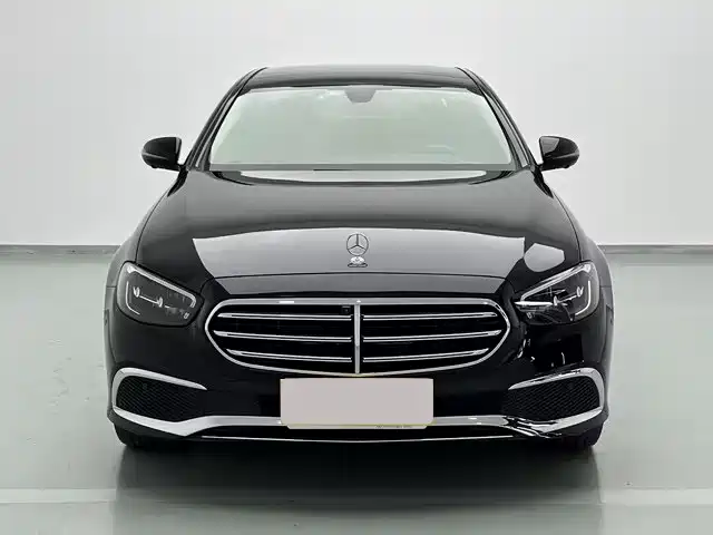 Фото 4 - Mercedes-Benz E-Class