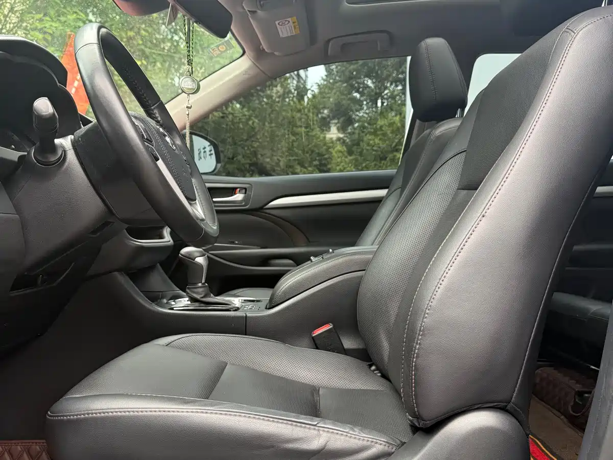 Фото 8 - Toyota Highlander