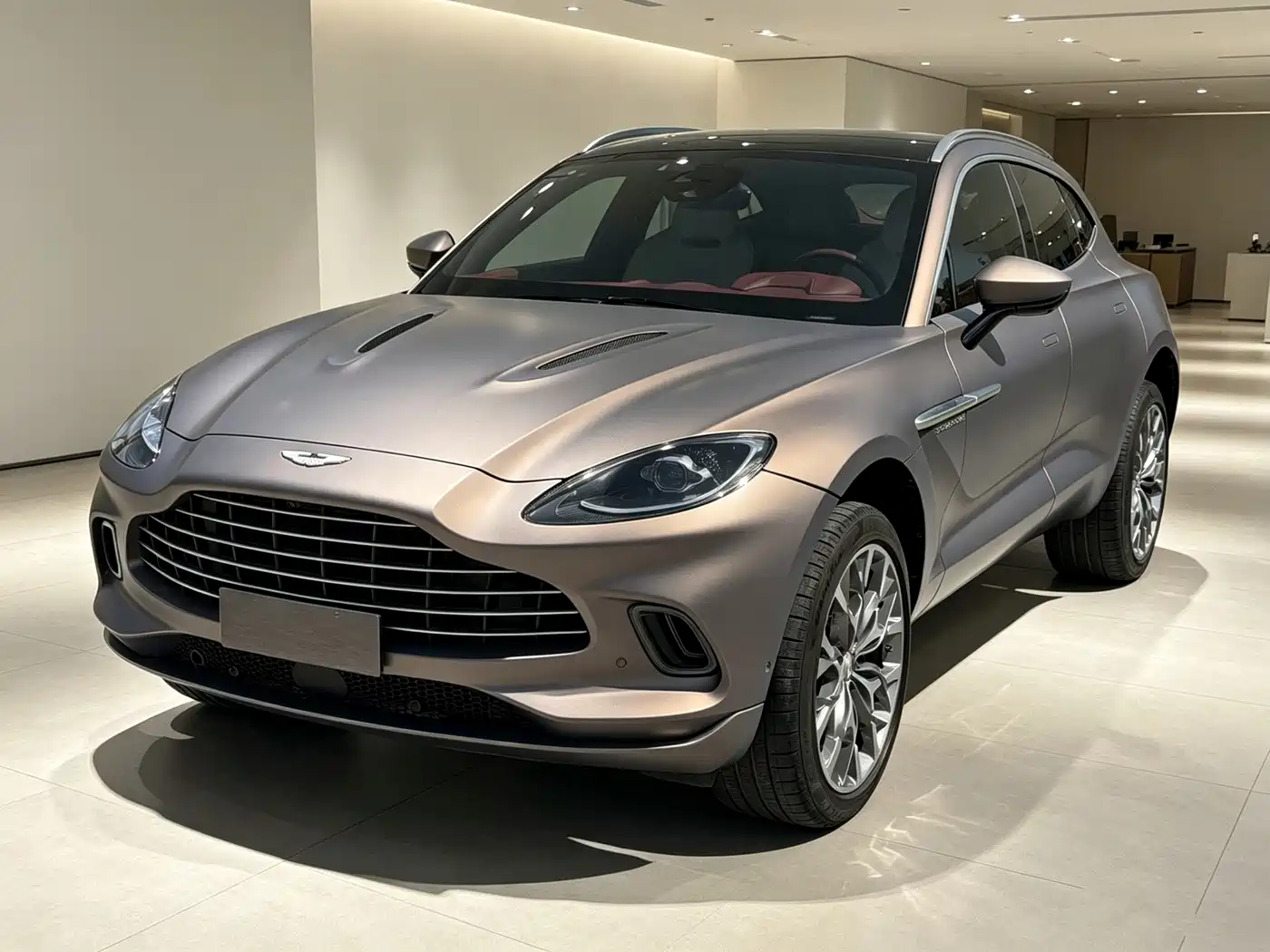 Aston Martin DBX 2023 — пригон из Китая