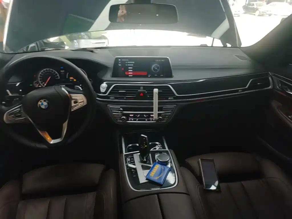 BMW 7 Series 2018 730Li Leading Type M Sport Package фото 10