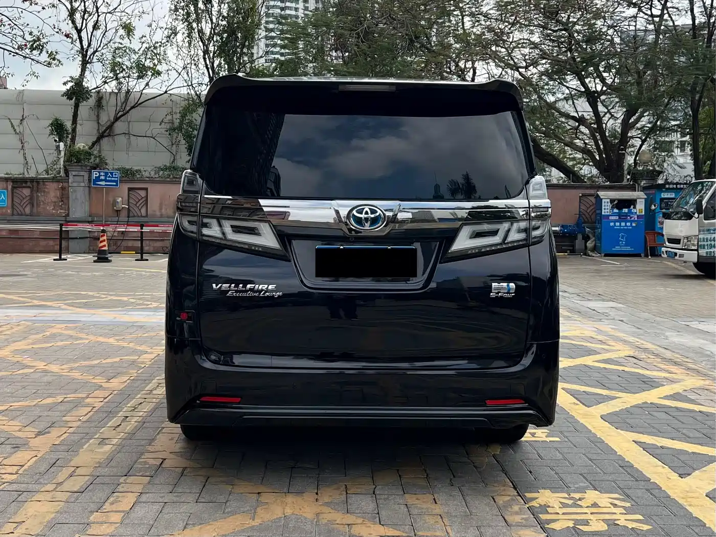 Toyota Vellfire 2019 Hybrid 2.5L HV Premium Edition фото 21