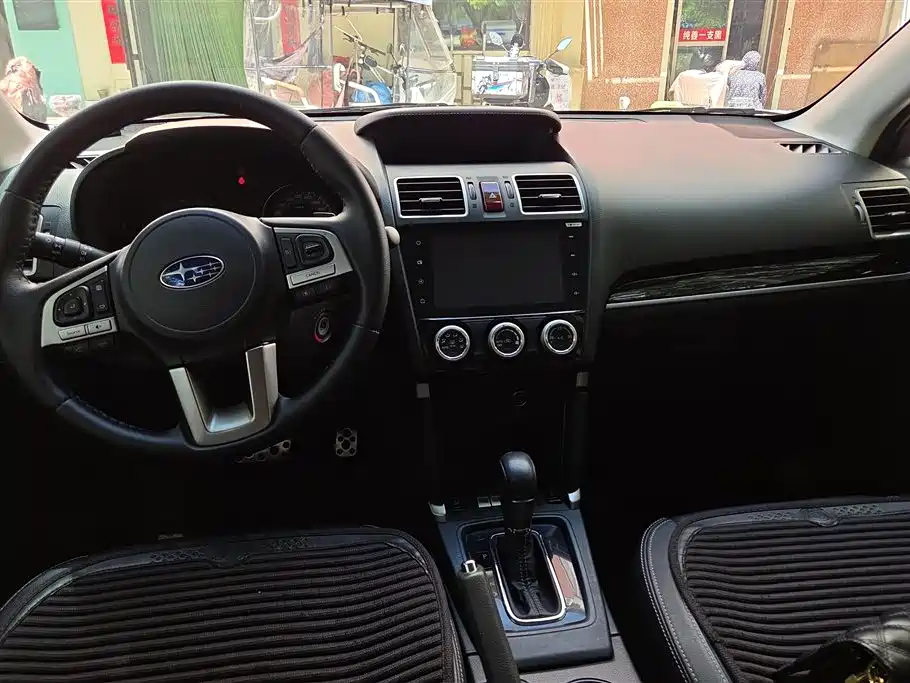 Subaru Forester 2016 2.0i Fashion Navigation Edition фото 12