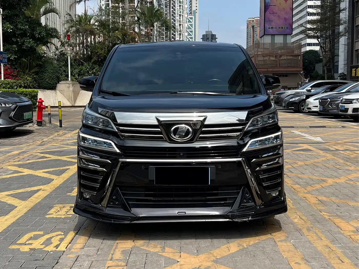 Toyota Vellfire 2019 Hybrid 2.5L HV Premium Edition фото 2