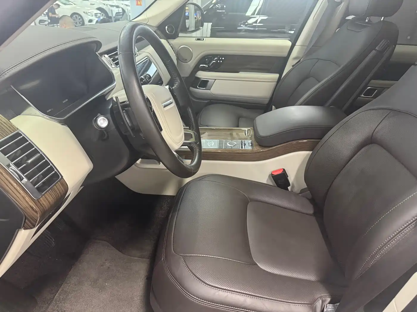 Land Rover Range Rover 2019 3.0 SCV6 Heritage Edition фото 14