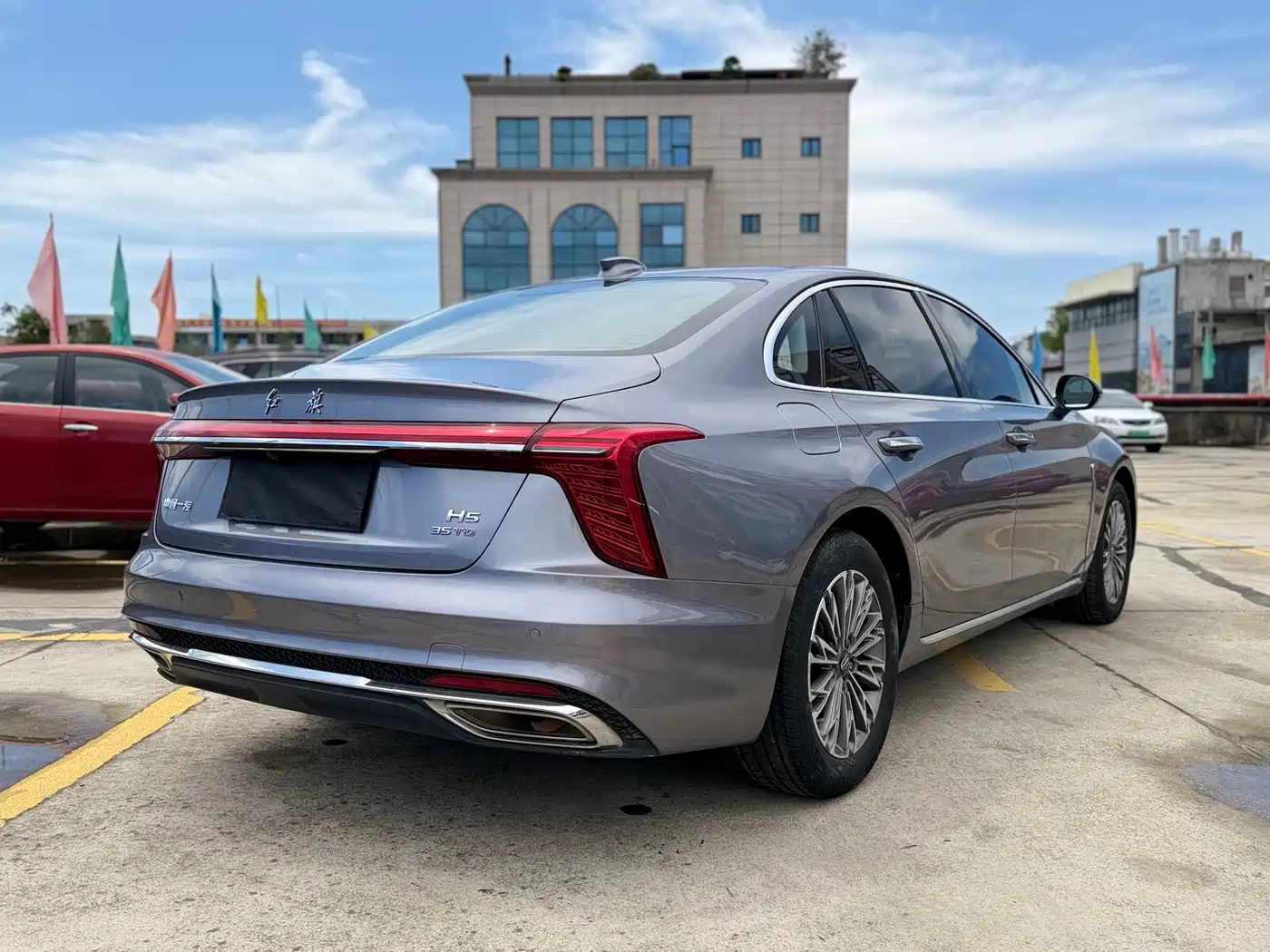 Hongqi H5 2023 1.5T DCT Smart Connect Joy Edition фото 5