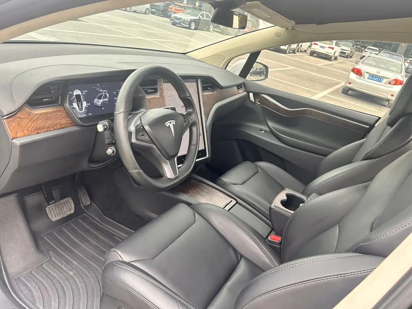 TESLA MODEL X