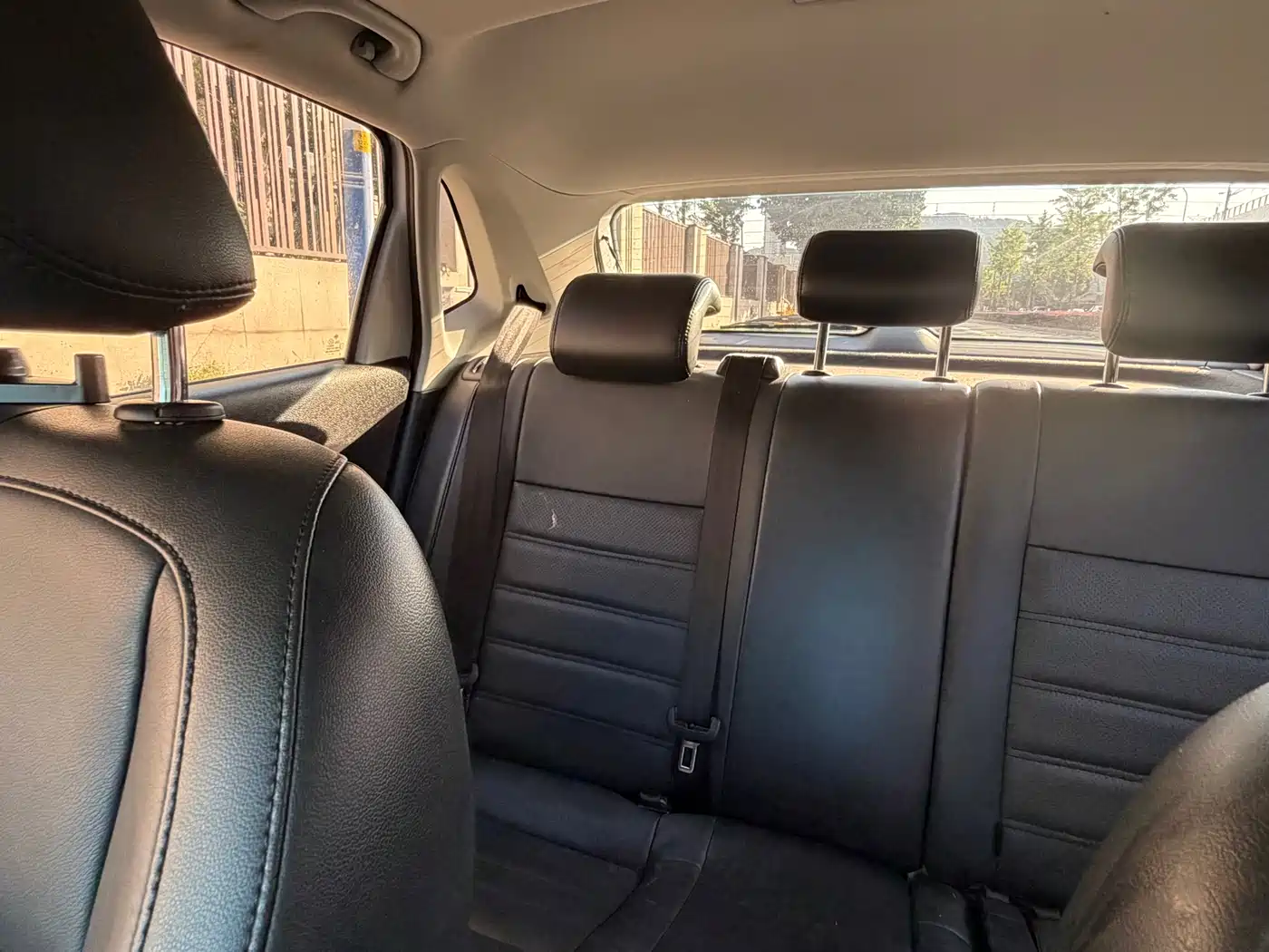 Volkswagen Polo 2014 1.6L Automatic Luxury Edition фото 25