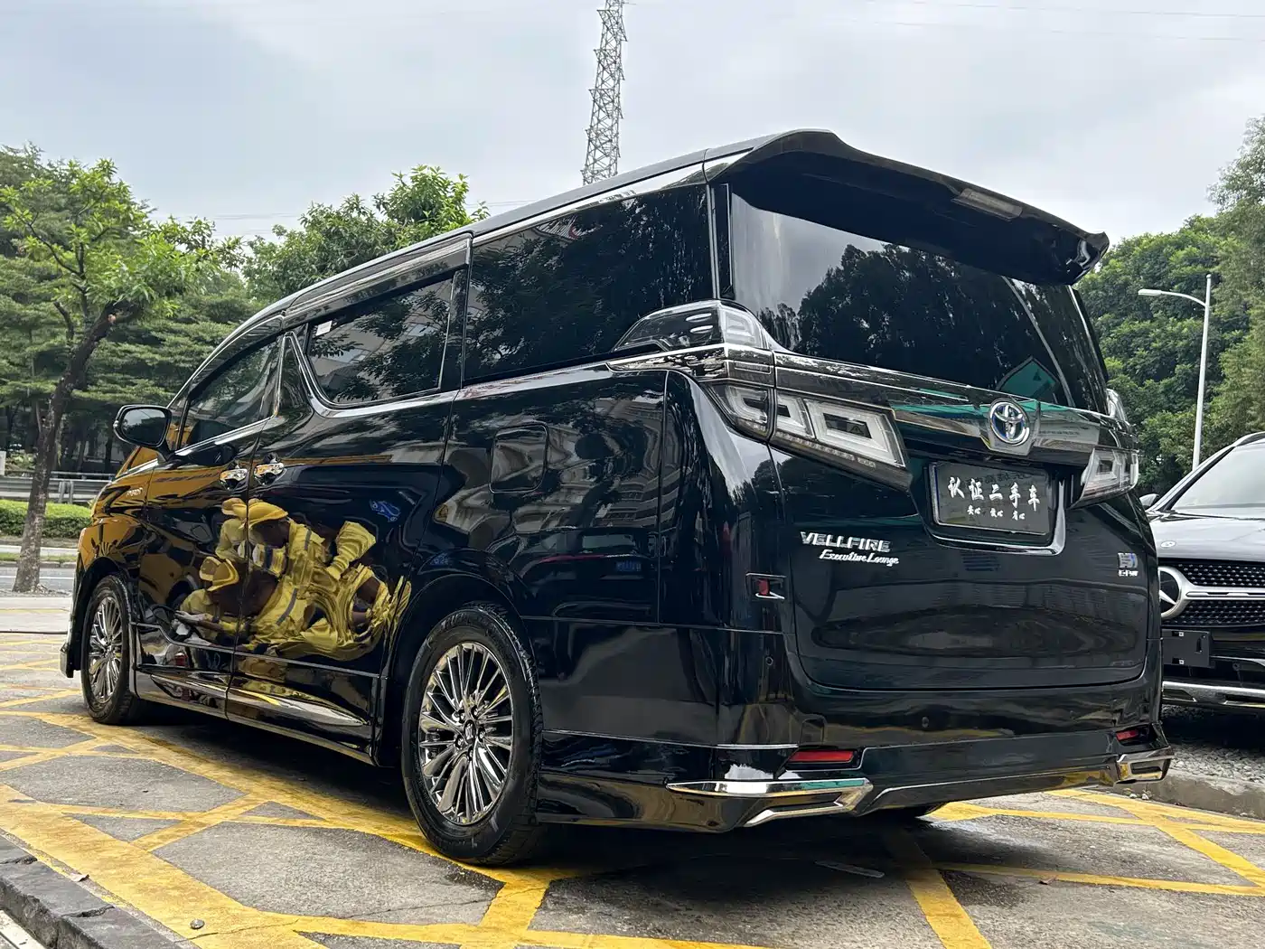 Toyota Vellfire 2021 Crown Hybrid 2.5L HV Premium Edition фото 5