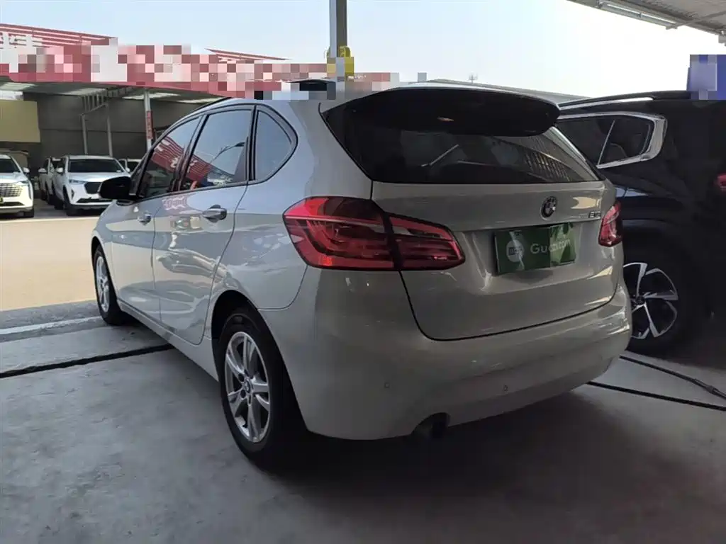 BMW 2 Series Touring 2016 218i Leading фото 5