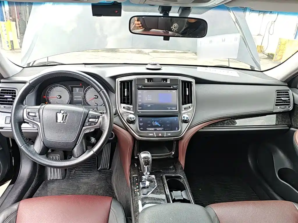 Toyota Crown 2018 2.0T Sport Edition фото 10