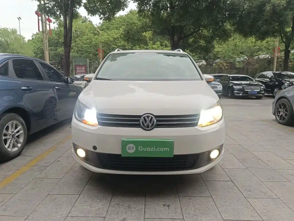 Volkswagen Touran 2013 1.4T Manual Trend 5-seater фото 3