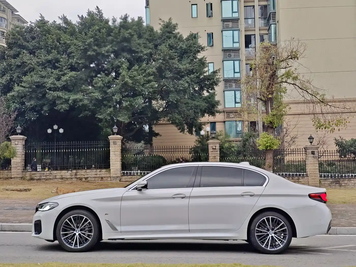 BMW 5 Series 2023 530Li Leading M Sport Package фото 4