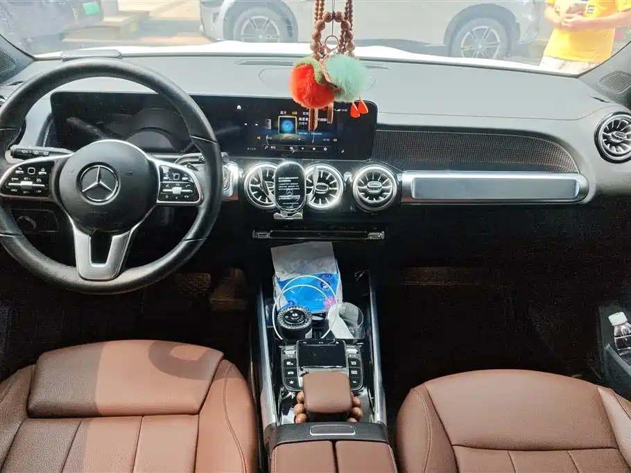 MERCEDES-BENZ GLB