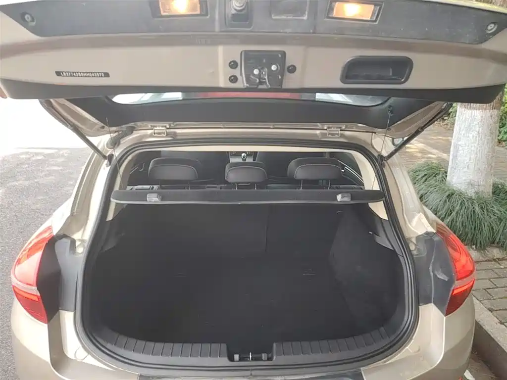 Фото 19 - Geely Emgrand GS