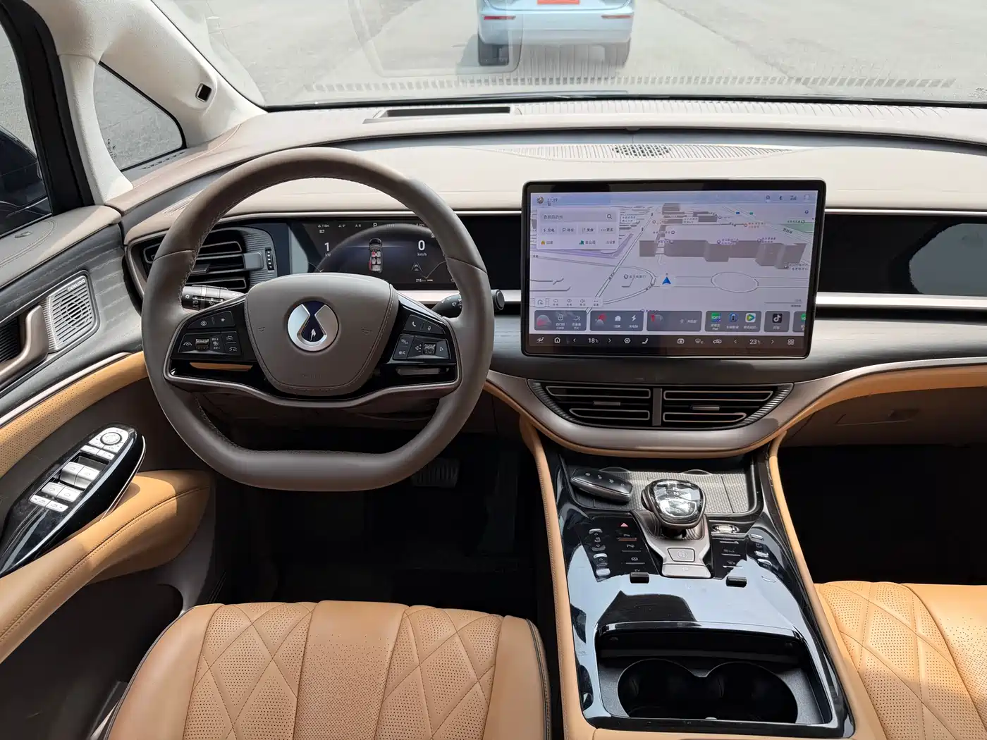 Denza D9 2022 DM-i 970 AWD Flagship фото 12
