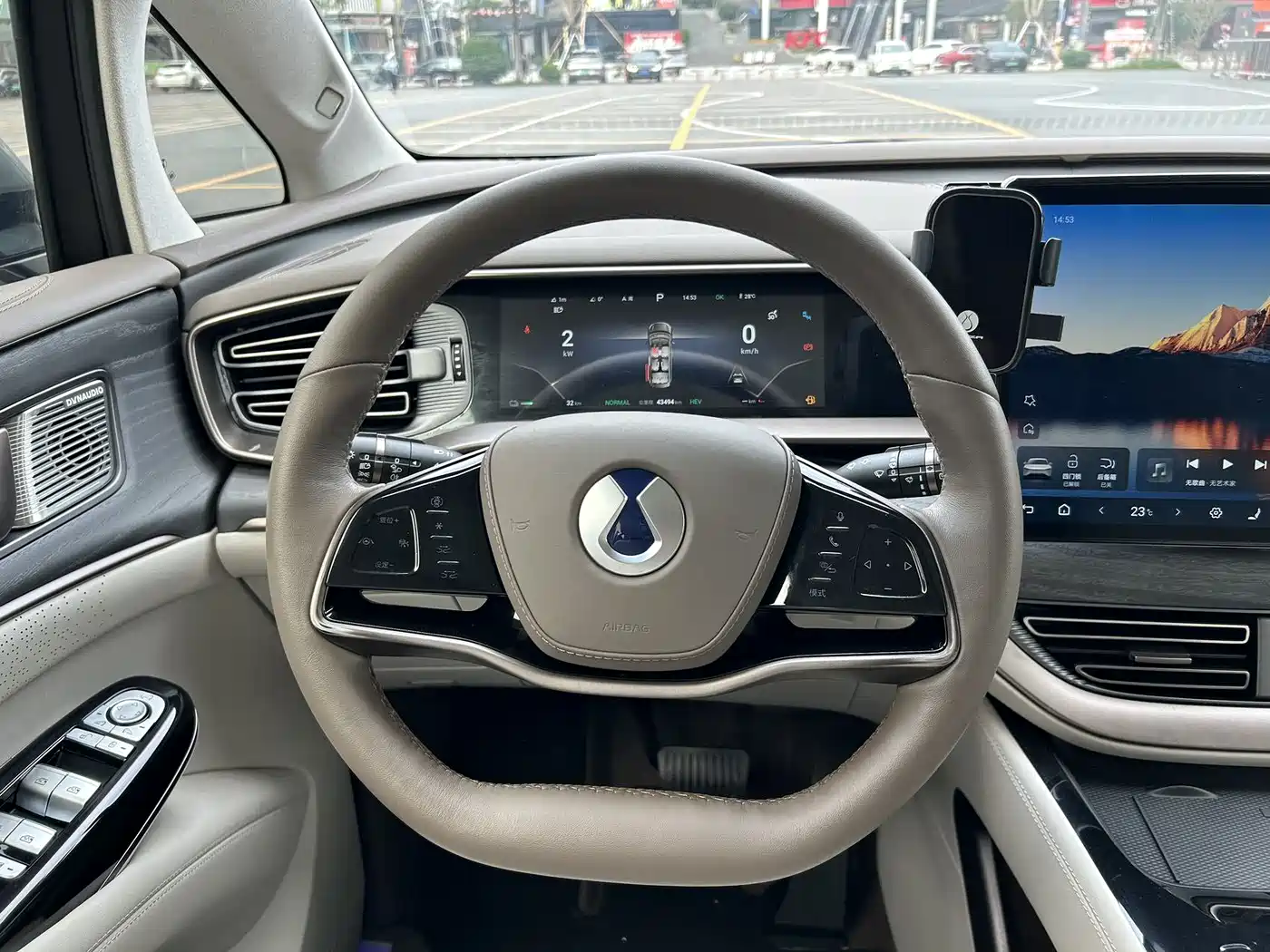Denza D9 2022 DM-i 970 AWD Flagship фото 16