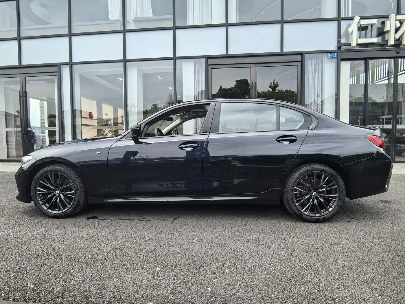 BMW 3 Series 2024 325Li M Sport Shadowline Package фото 3