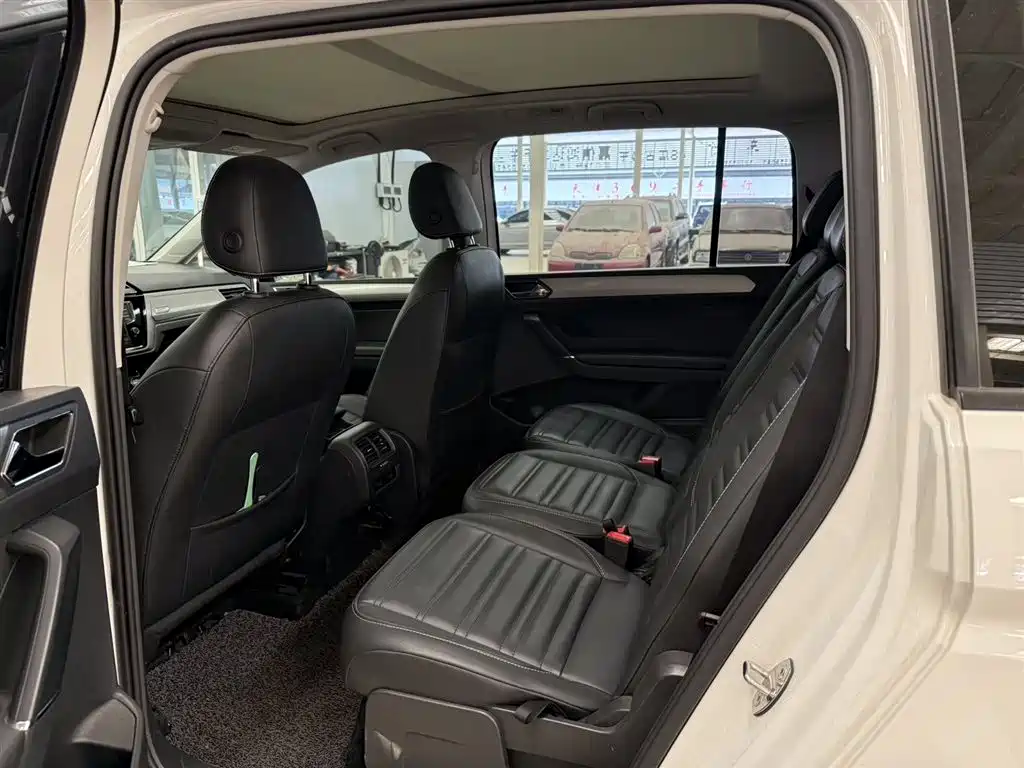 Volkswagen Touran 2016 Touran L 280TSI DSG Elegance фото 3