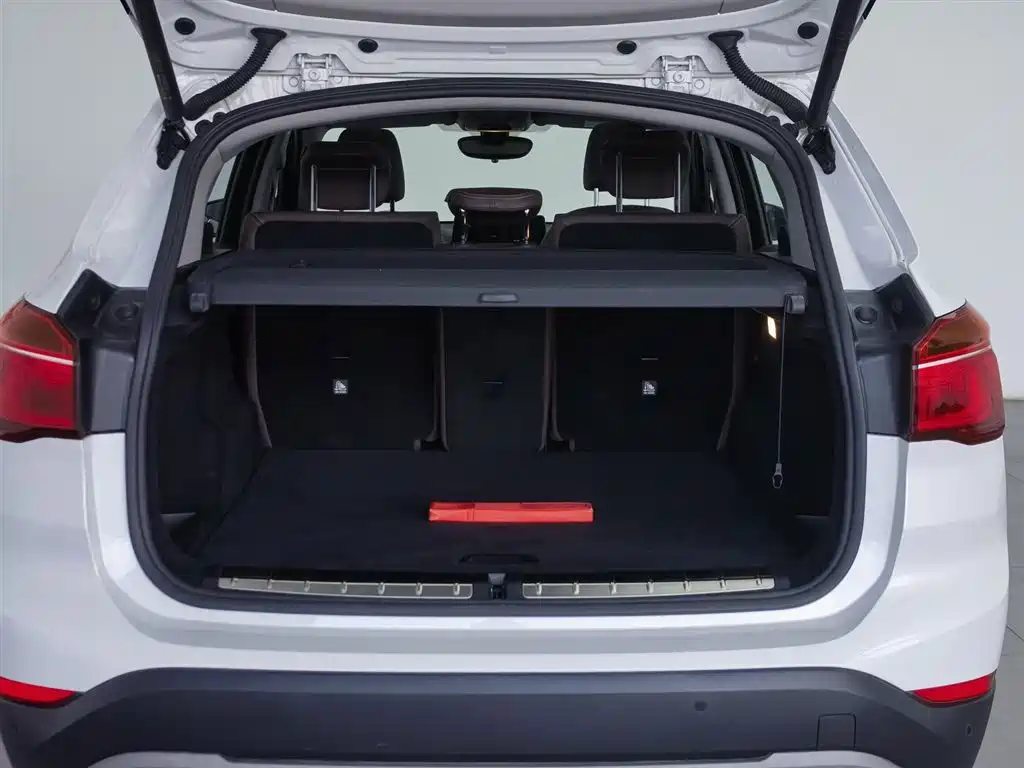 BMW X1 2019 sDrive18Li Premium Model фото 16