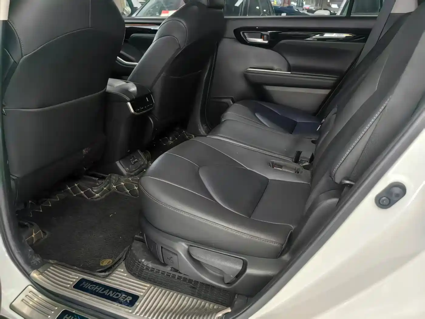 Toyota Highlander 2022 Model Dual Engine 2.5L 4WD Premium Edition 7-Seater фото 7