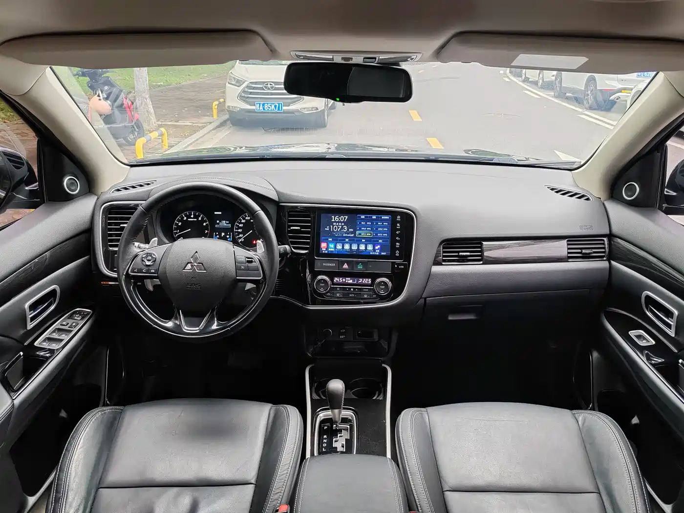 Mitsubishi Outlander 2019 2.4L 4WD Deluxe Edition 5-Seater China VI фото 8