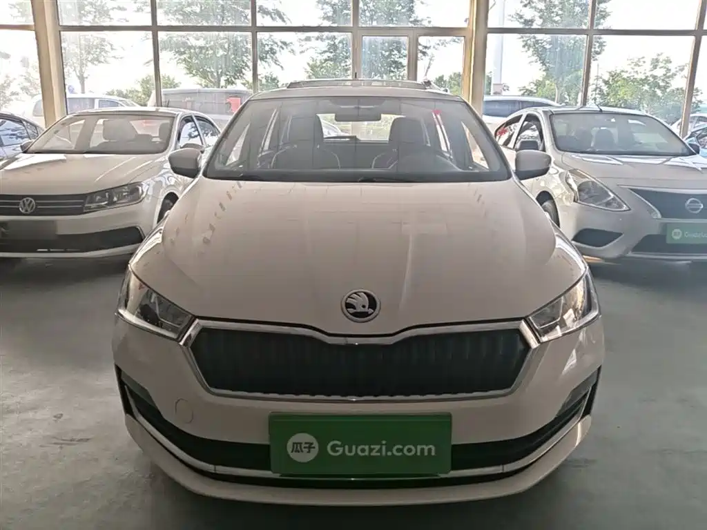 Škoda Skoda Rapid Spaceback 2020 1.5L Auto Comfort фото 3