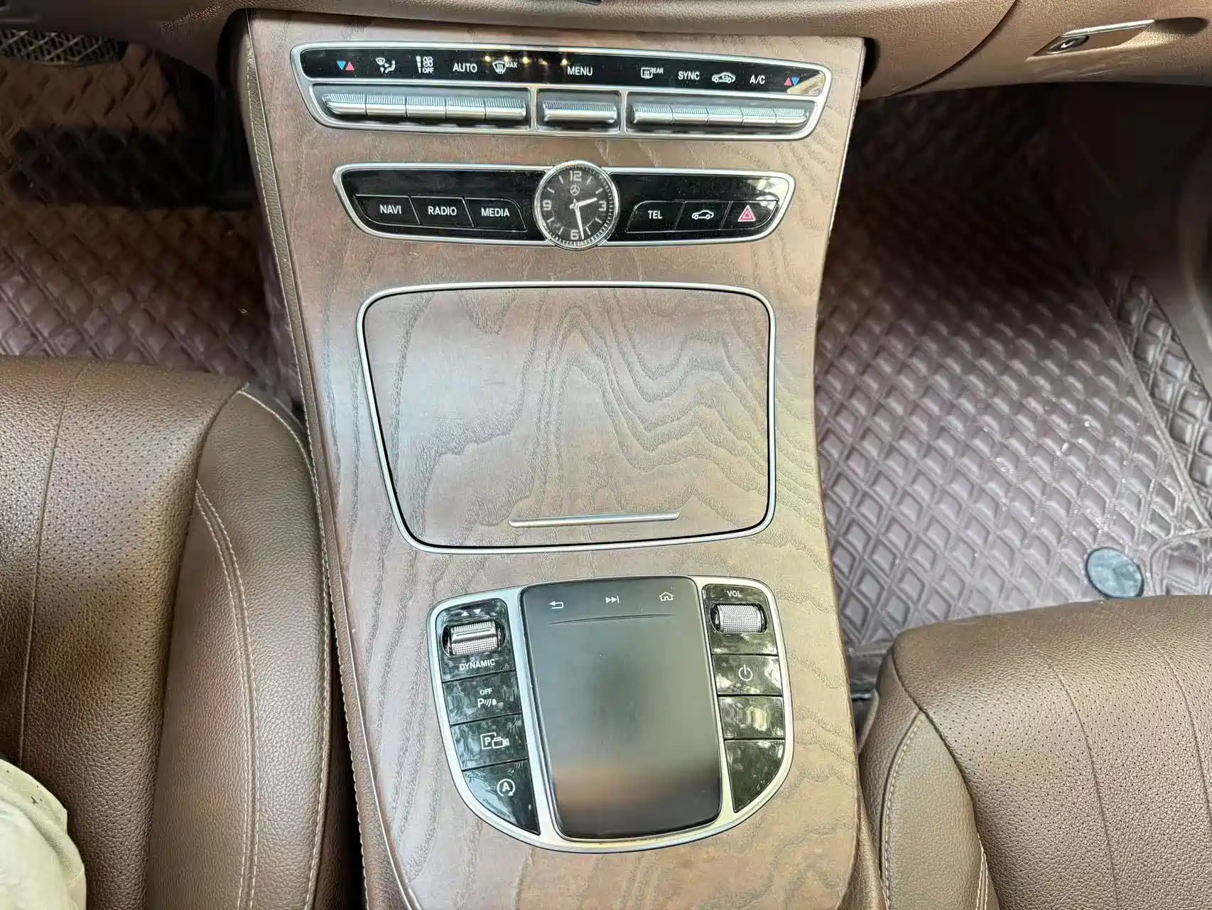 Фото 8 - Mercedes-Benz E-Class