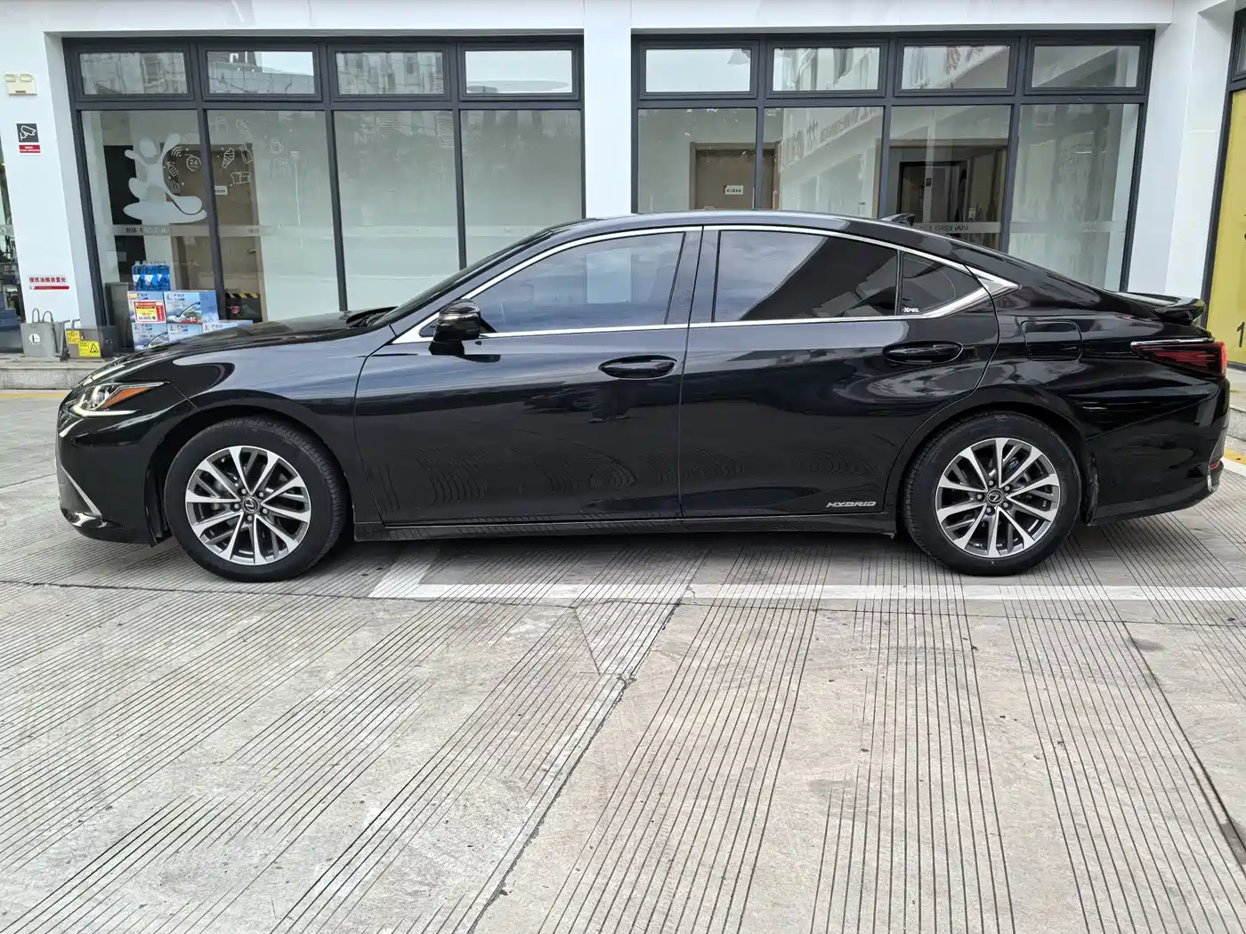 Фото 6 - Lexus ES