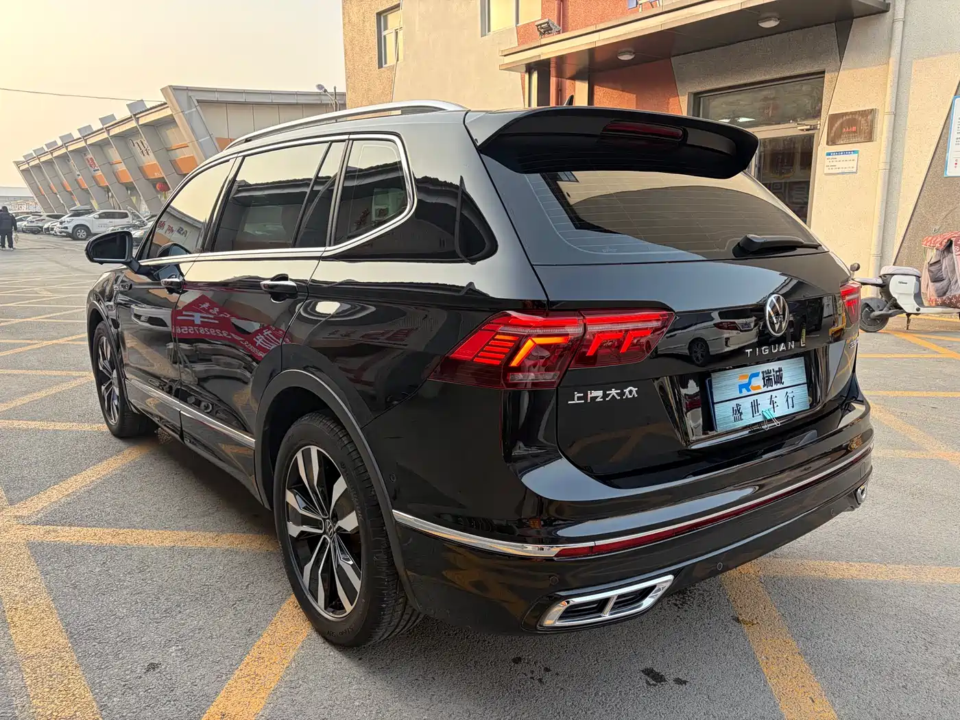 Volkswagen Tiguan L 2024 Outstanding 330TSI Auto 2WD R-Line Dragon Glory Edition фото 15