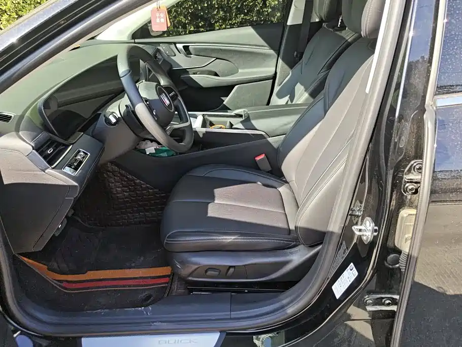 Photo 9 - Buick LaCrosse