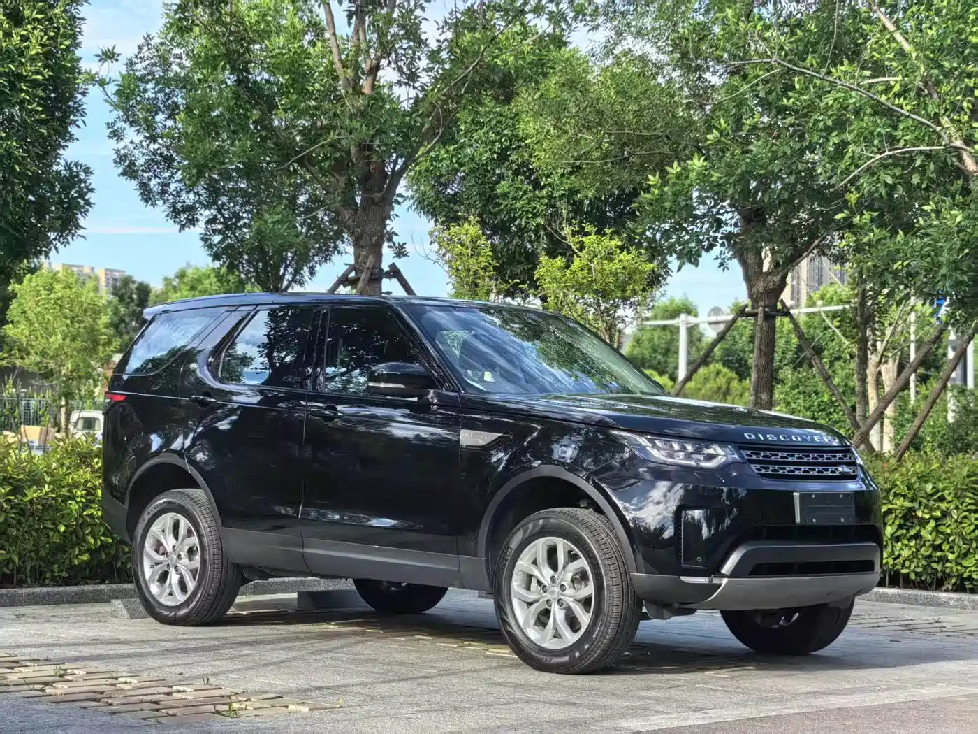 Land Rover Discovery 2017 3.0 SC V6 SE фото 3