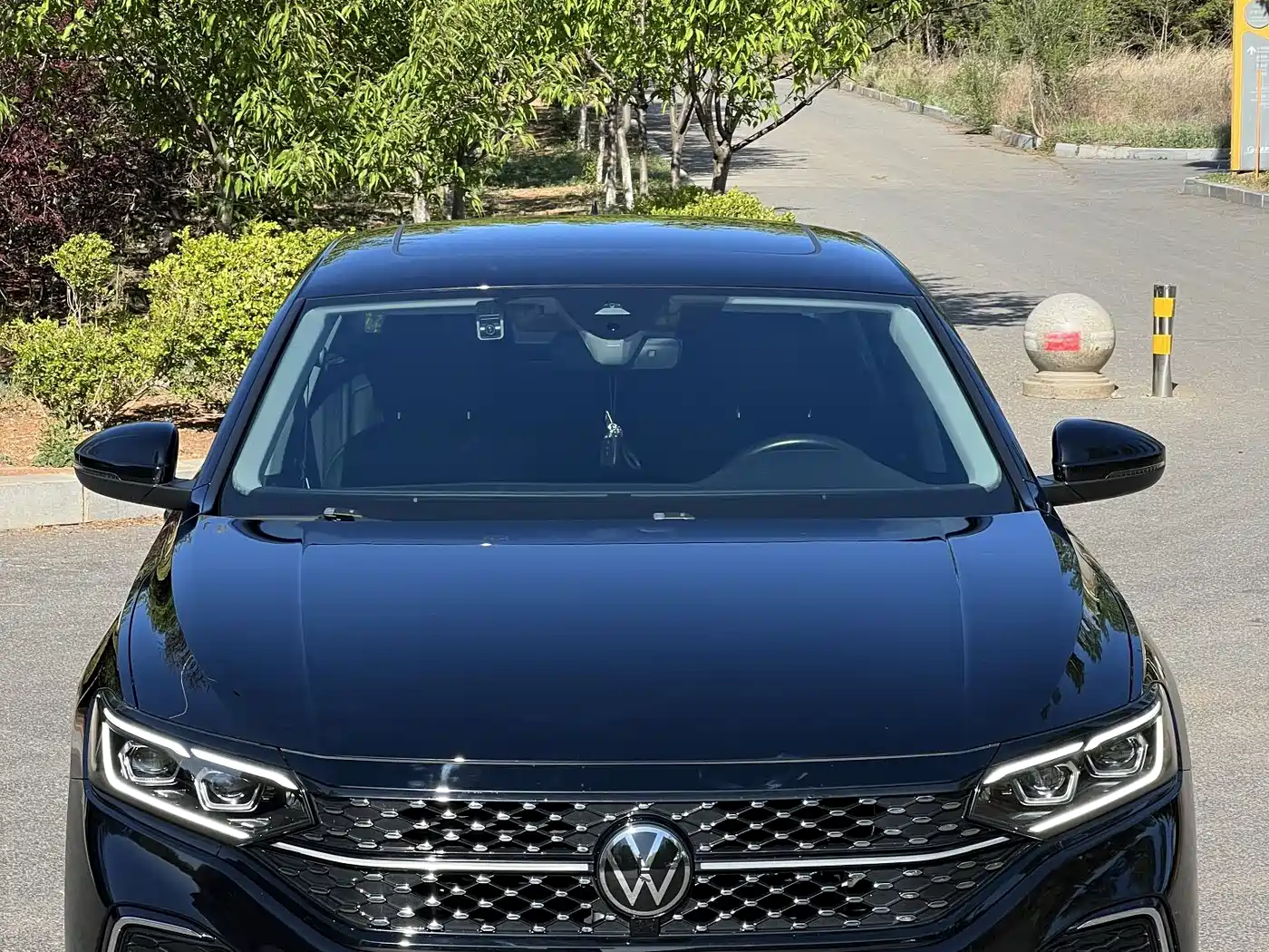 Volkswagen Passat 2022 330TSI Starlight Luxury Edition фото 2