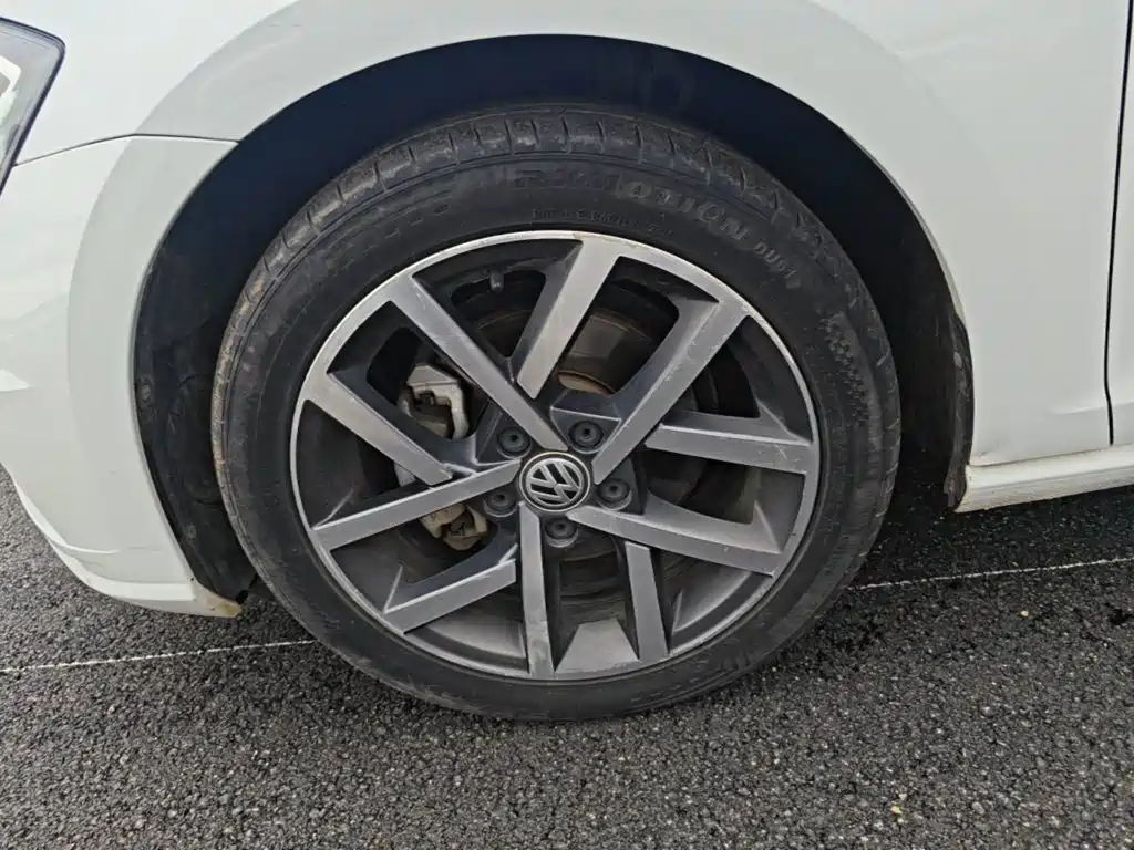 Photo 23 - Volkswagen Golf