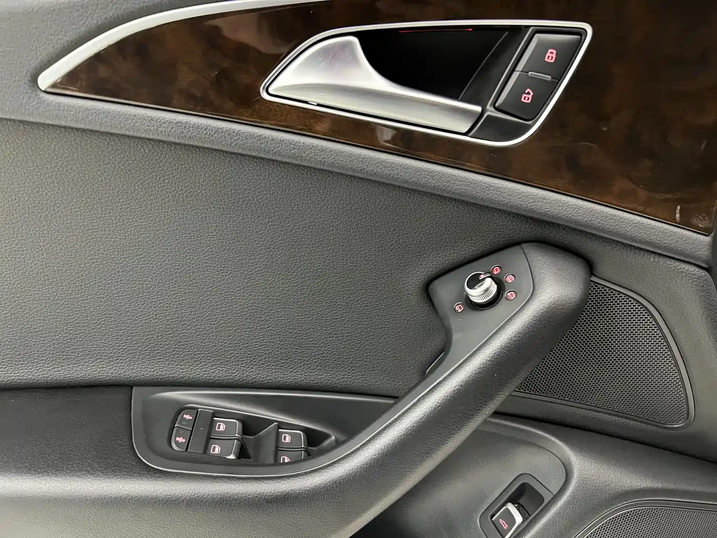 Фото 17 - Audi A6L