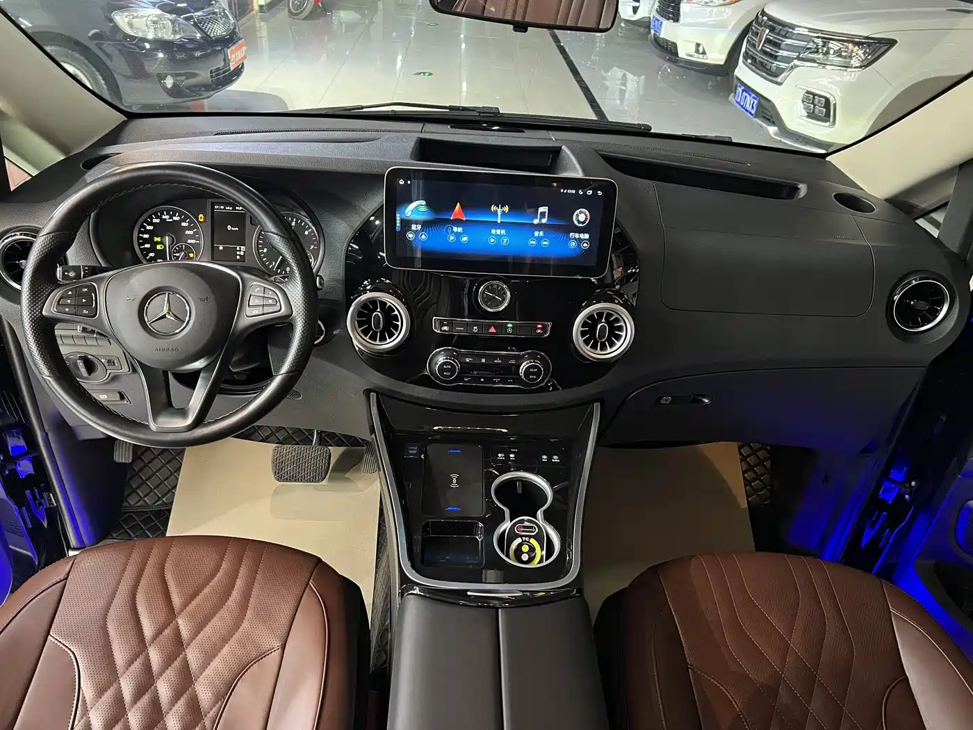 Mercedes-Benz Vito 2023 2.0T Business 7-Seater фото 4