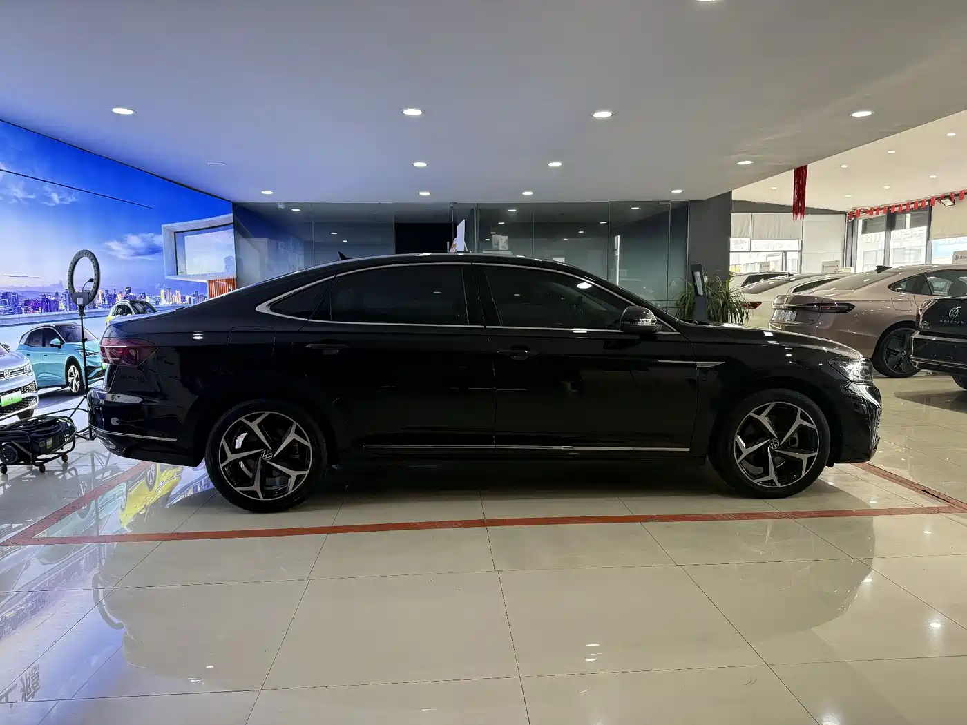 Volkswagen Passat 2023 330TSI Starlight Elite Edition фото 6