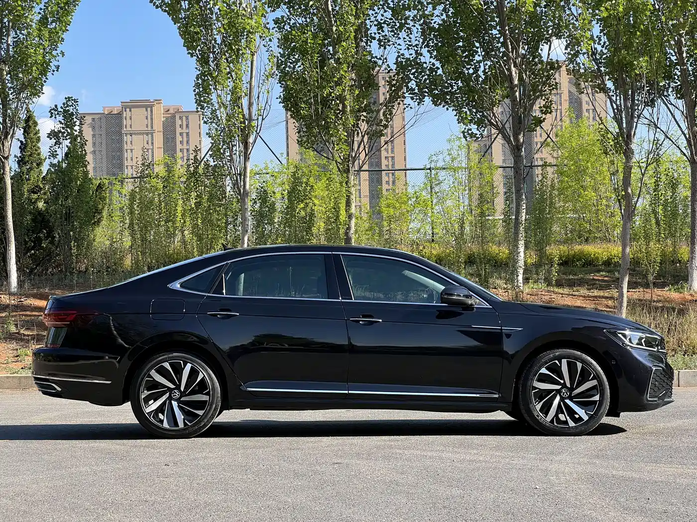 Volkswagen Passat 2022 330TSI Starlight Luxury Edition фото 6