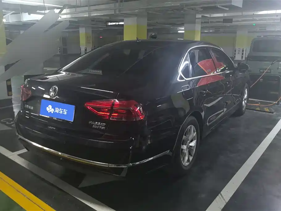 Volkswagen Passat 2016 330TSI DSG Honor Edition фото 3