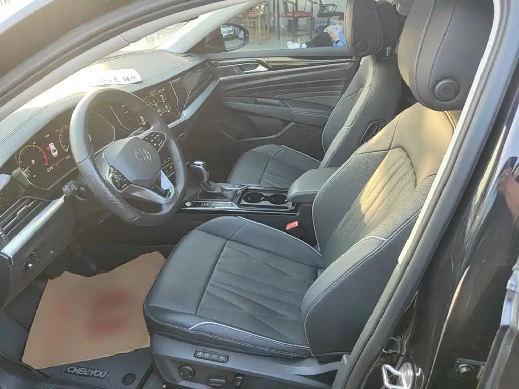 Volkswagen Passat 2022 330TSI Luxury Edition фото 15
