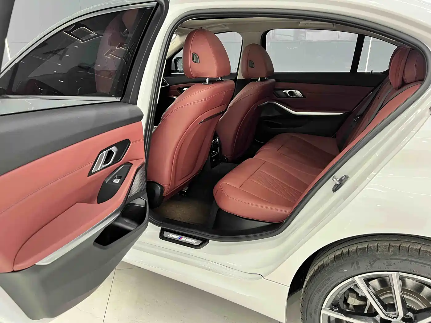 BMW 3 Series 2023 320Li M Sport Package фото 14