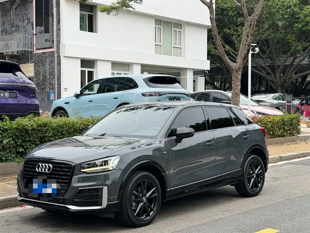 Audi Q2L 2020 35 TFSI Fashion Dynamic Model