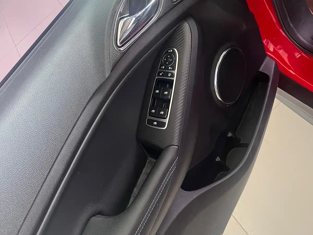 BYD Yuan New Energy 2018 EV360 Smart Connected Cool Edition фото 8