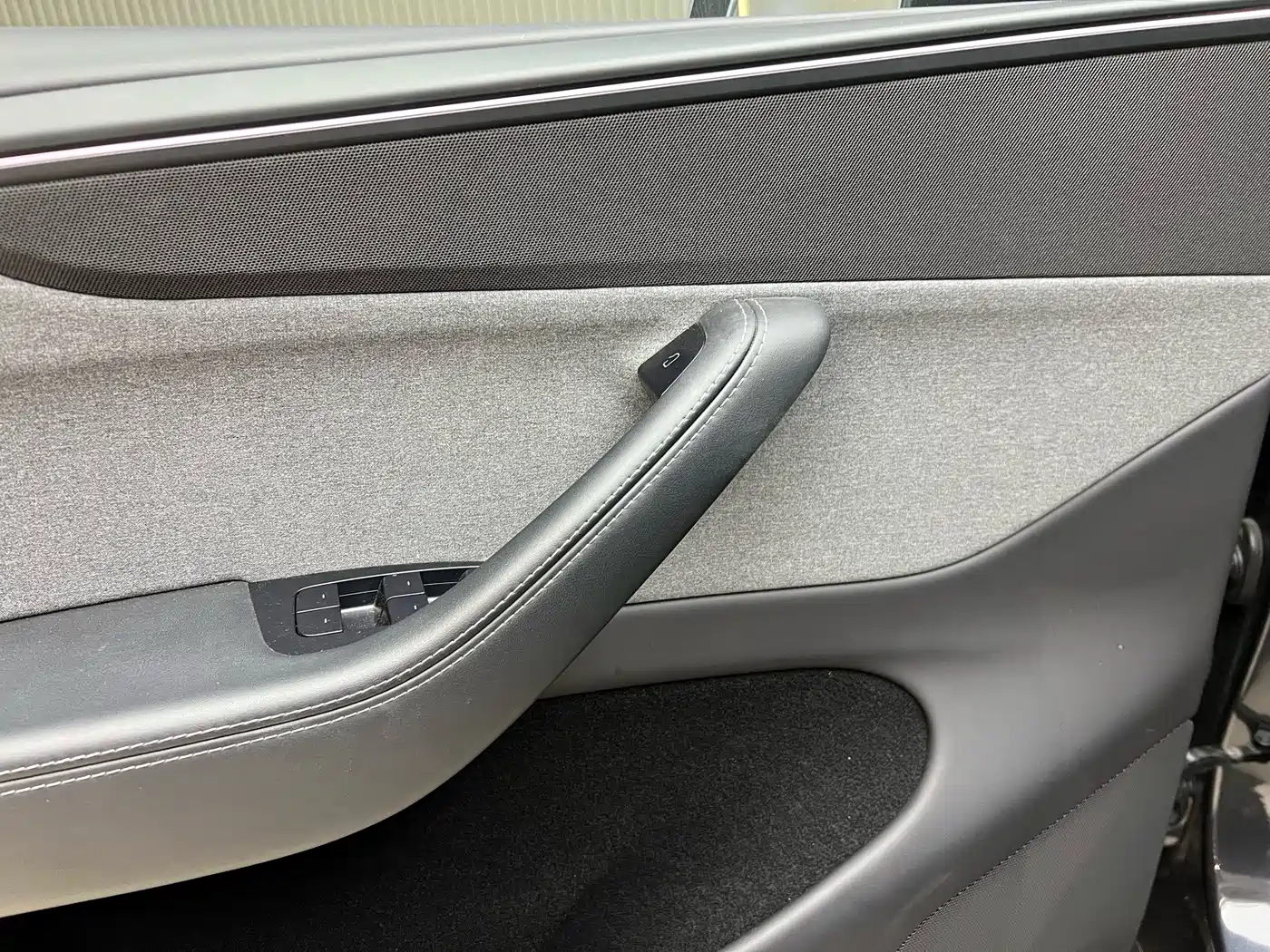 Tesla Model Y 2026 2025 Rear-Wheel Drive