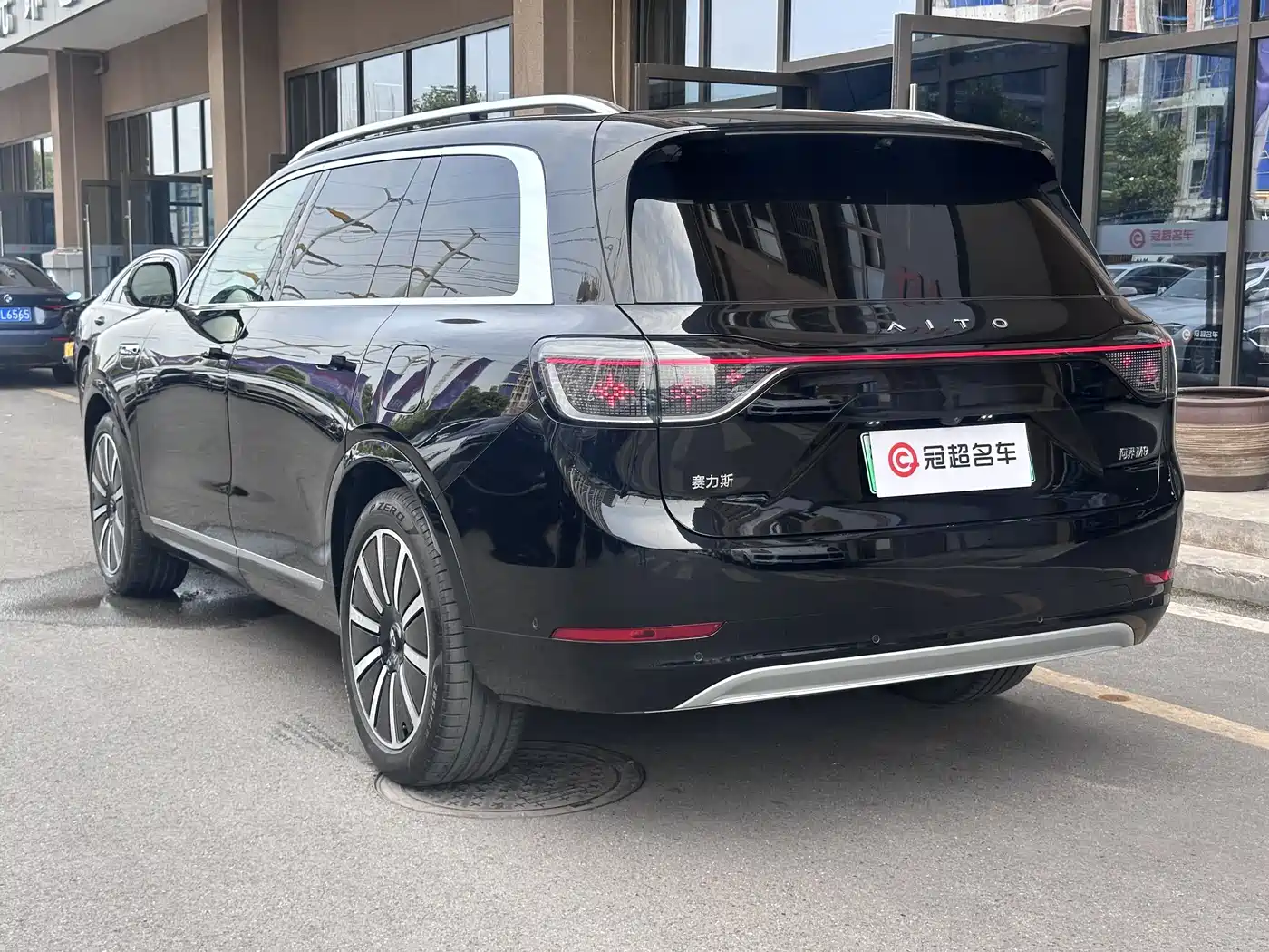 AITO Wenjie AITO M9 2024 Pure Electric Max Edition 100kWh 6-Seater фото 4