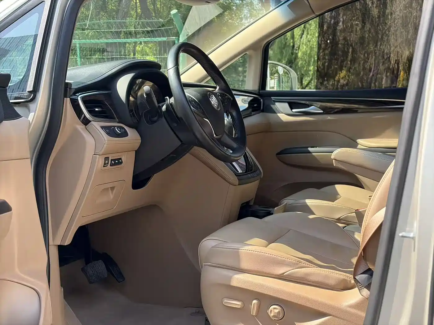 Buick GL8 2017 ES 28T Flagship China V фото 4