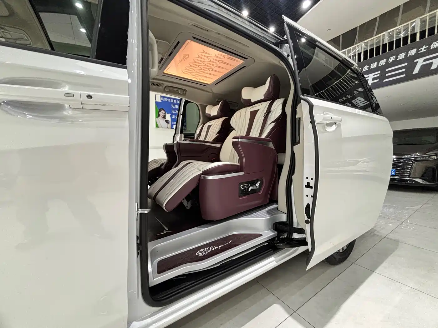 Buick GL8 2021 ES Landlord 653T Comfort фото 13