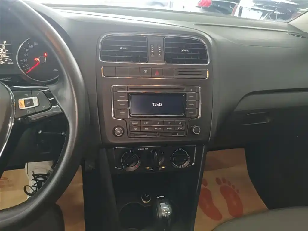 Volkswagen Polo 2016 1.6L Automatic Comfort фото 13