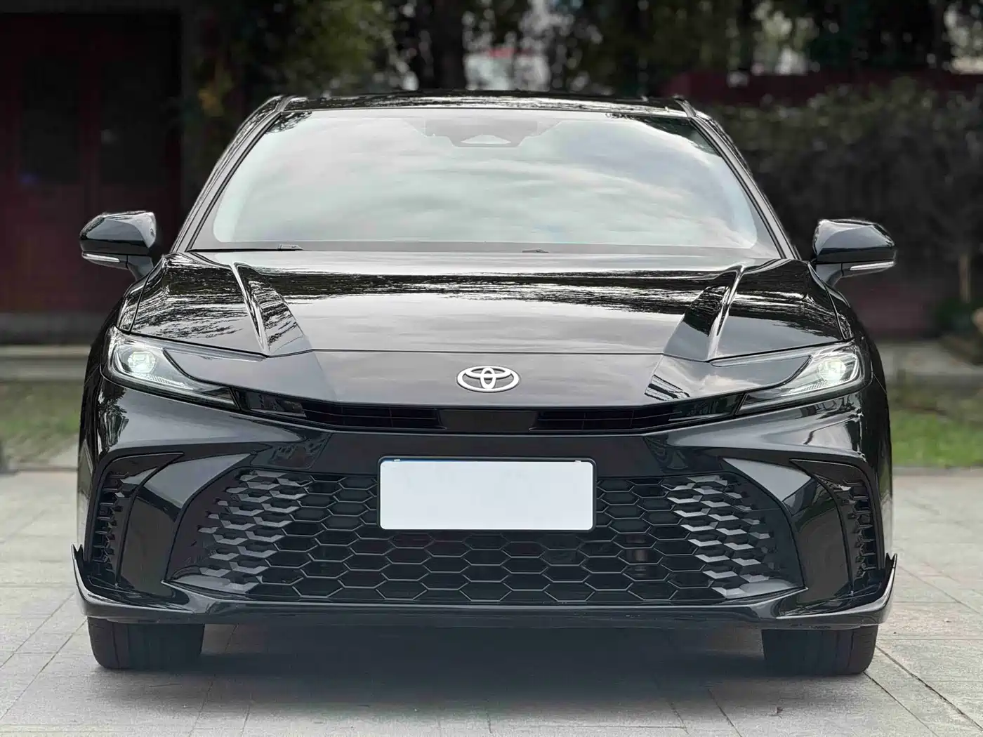 Toyota Camry 2026 Hybrid 2.0HSE Sport Lite Edition фото 2