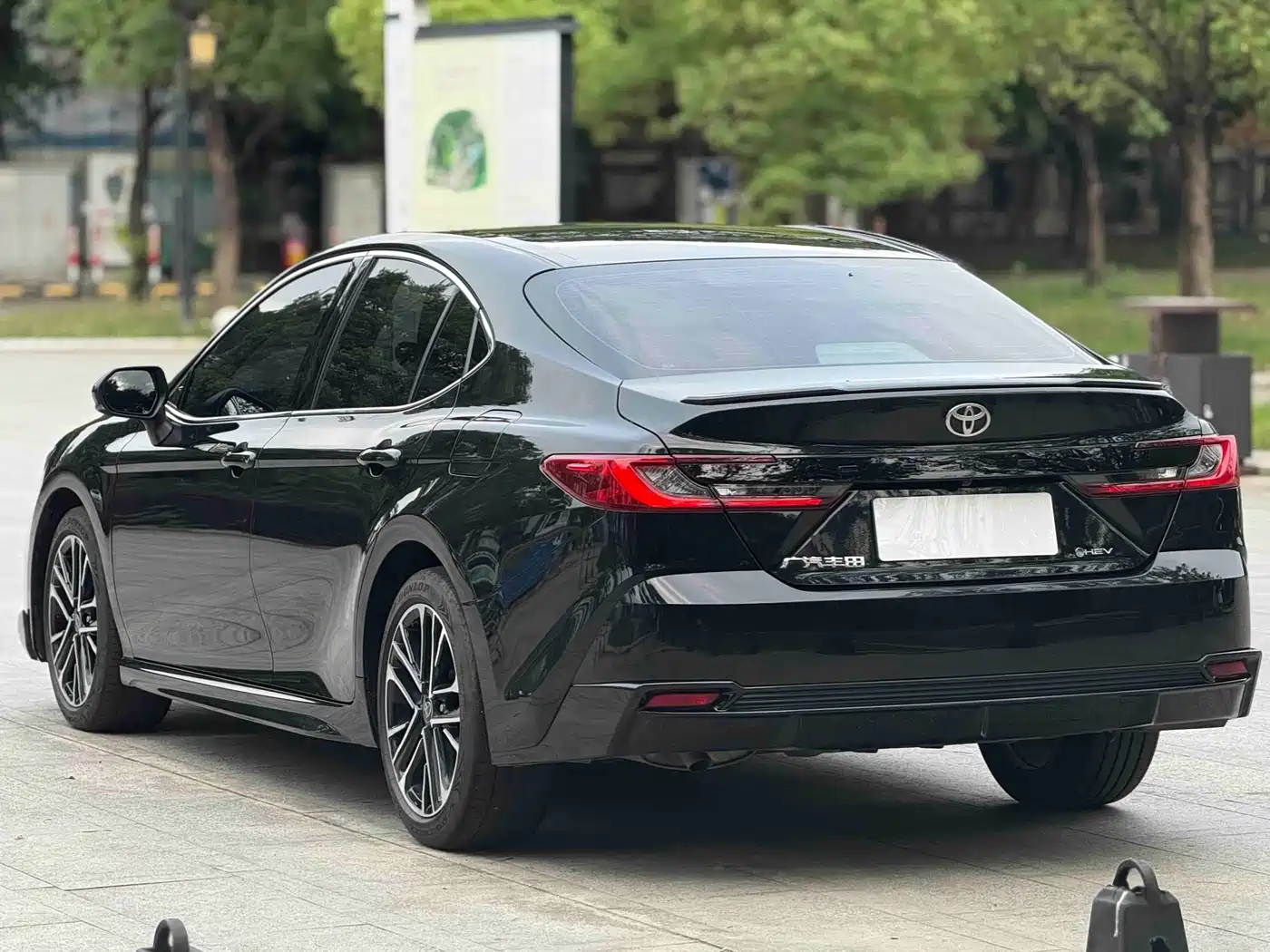 Toyota Camry 2026 Hybrid 2.0HSE Sport Lite Edition фото 14